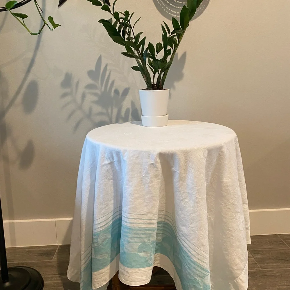 Vintage Table Cloth 5”/4.8 White & Blue Beautiful! 🍃